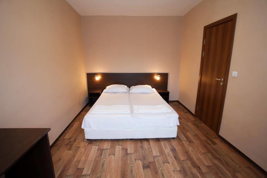 Bisser Hotel - Free Parking - Free Pool Access บัลชิค ภายนอก รูปภาพ